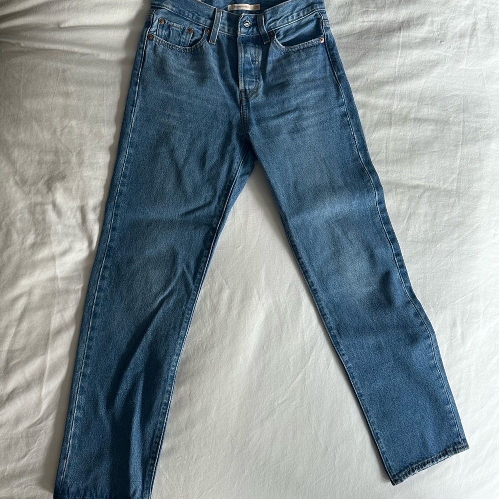 Levi wedgie straight jean: size 25